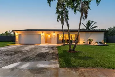 8880 NW 7th Street, Pembroke Pines, FL 33024 - Photo 50