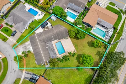 8880 NW 7th Street, Pembroke Pines, FL 33024 - Photo 2