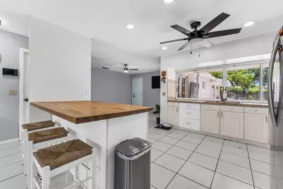 8880 NW 7th Street, Pembroke Pines, FL 33024 - Photo 8