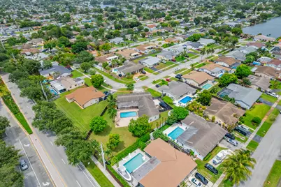 8880 NW 7th Street, Pembroke Pines, FL 33024 - Photo 48