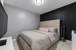 8880 NW 7th St, Pembroke Pines, FL 33024 - Photo 32