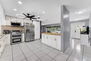 8880 NW 7th St, Pembroke Pines, FL 33024 - Photo 6