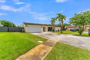 8880 NW 7th St, Pembroke Pines, FL 33024 - Photo 44