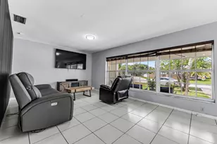 8880 NW 7th St, Pembroke Pines, FL 33024 - Photo 14
