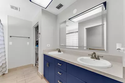 8880 NW 7th Street, Pembroke Pines, FL 33024 - Photo 20