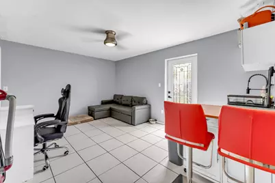 8880 NW 7th Street, Pembroke Pines, FL 33024 - Photo 34