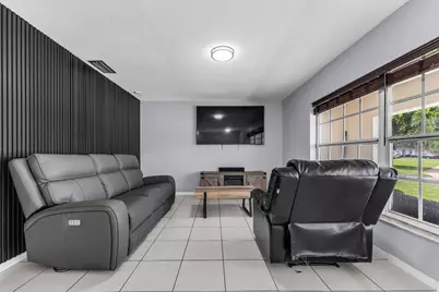 8880 NW 7th Street, Pembroke Pines, FL 33024 - Photo 16