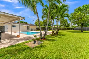 8880 NW 7th St, Pembroke Pines, FL 33024 - Photo 4