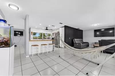 8880 NW 7th Street, Pembroke Pines, FL 33024 - Photo 12