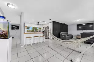 8880 NW 7th St, Pembroke Pines, FL 33024 - Photo 12