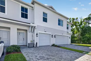 608 NE Waters Edge Ln, Port Saint Lucie, FL 34983 - Photo 2