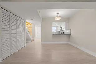 11099 NW 7th St, Miami, FL 33172 - Photo 12