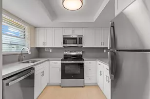 11099 NW 7th St, Miami, FL 33172 - Photo 16