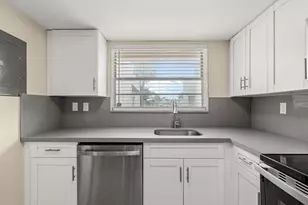 11099 NW 7th St, Miami, FL 33172 - Photo 16