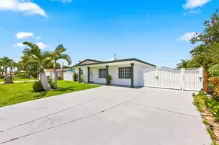 2649 Cedarcrest Rd, West Palm Beach, FL 33415 - Photo 2