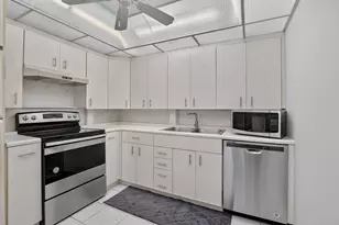 4022 Hythe B, Boca Raton, FL 33434 - Photo 14