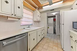 22 Golfs Edge D, West Palm Beach, FL 33417 - Photo 8