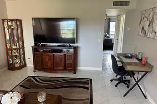 669 Burgundy N, Delray Beach, FL 33484 - Photo 4