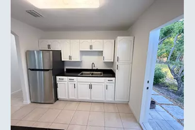 912 SE Tarpon Avenue, Stuart, FL 34994 - Photo 6