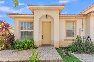 1723 NW 78th Way, Pembroke Pines, FL 33024 - Photo 2