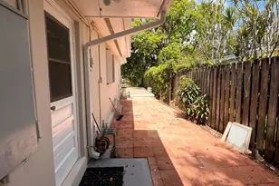 7500 SW 98th Ct, Miami, FL 33173 - Photo 4