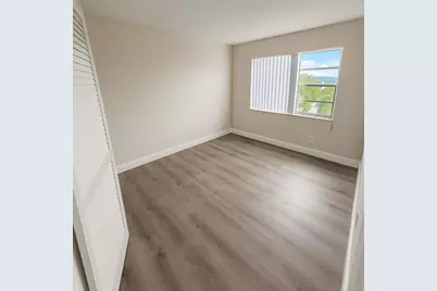 537 S Sequoia Drive #317, West Palm Beach, FL 33409 - Photo 4