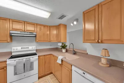2302 Sunrise Boulevard #BLG 1, 209, Fort Pierce, FL 34982 - Photo 4
