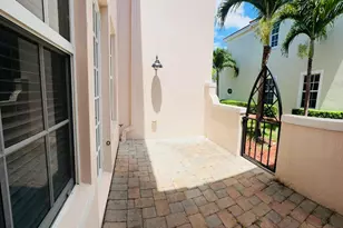 8296 NW 9th Ave, Boca Raton, FL 33487 - Photo 16