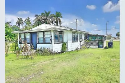 315 Avenue J, Moore Haven, FL 33471 - Photo 2