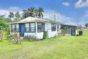 315 Avenue J, Moore Haven, FL 33471 - Photo 2