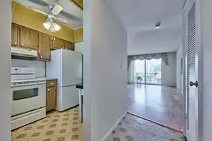 3091 E Sunrise Lakes Dr E, Sunrise, FL 33322 - Photo 8