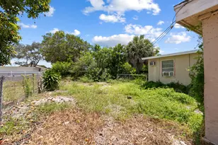 242 SW 3rd St, Deerfield Beach, FL 33441 - Photo 6