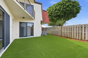 3801 Victoria Dr, West Palm Beach, FL 33406 - Photo 4