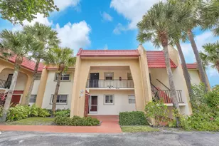 210 Lake Evelyn Dr, West Palm Beach, FL 33411 - Photo 2