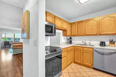 210 Lake Evelyn Drive, West Palm Beach, FL 33411 - Photo 8