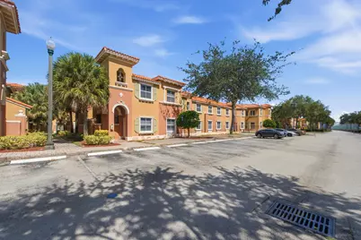 732 SW 106th Avenue #2011, Pembroke Pines, FL 33025 - Photo 4