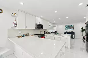 19242 NW 89th Ave, Hialeah, FL 33018 - Photo 10