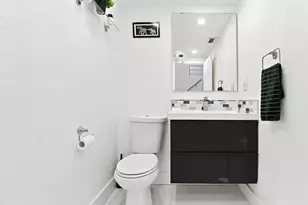 19242 NW 89th Ave, Hialeah, FL 33018 - Photo 6