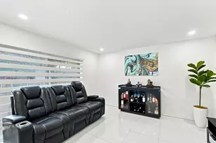 19242 NW 89th Ave, Hialeah, FL 33018 - Photo 14