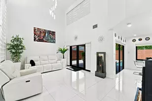 19242 NW 89th Ave, Hialeah, FL 33018 - Photo 8