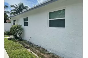 334 Mockingbird Ln, Lantana, FL 33462 - Photo 2