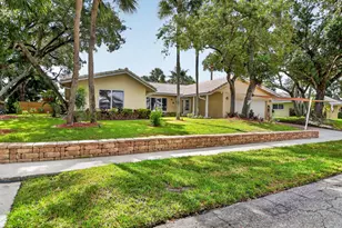 32 SW 14th Ave, Boca Raton, FL 33486 - Photo 1