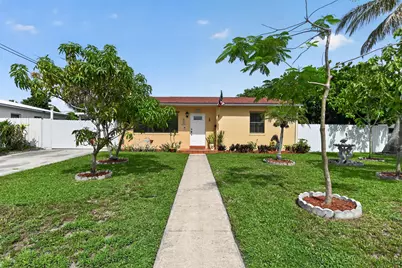 5826 Churchill Court, West Palm Beach, FL 33405 - Photo 2