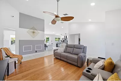 25 Cedar Circle, Boynton Beach, FL 33436 - Photo 2