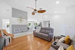 25 Cedar Cir, Boynton Beach, FL 33436 - Photo 2