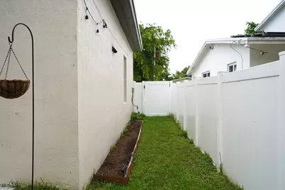 2941 NW 7th Court, Fort Lauderdale, FL 33311 - Photo 32