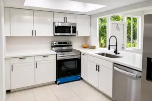 4827 NW 43rd Ct, Lauderdale Lakes, FL 33319 - Photo 4
