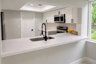 4827 NW 43rd Ct, Lauderdale Lakes, FL 33319 - Photo 6