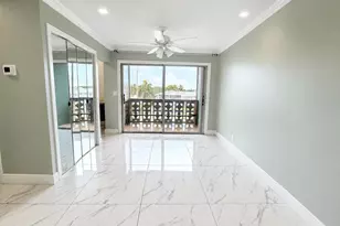 941 Crystal Lake Dr, Deerfield Beach, FL 33064 - Photo 2