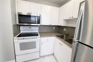 941 Crystal Lake Dr, Deerfield Beach, FL 33064 - Photo 4
